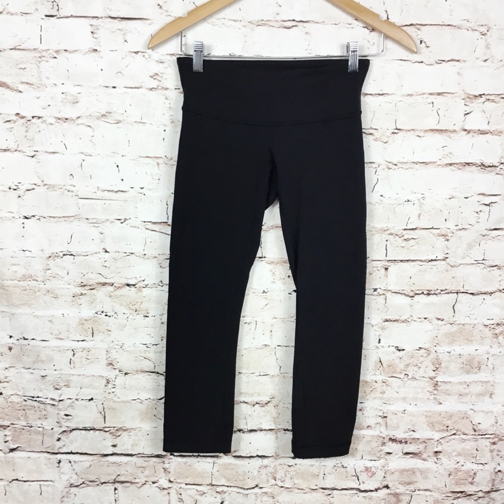Lululemon Black Wunder Under Crop - Picture 4 of 7